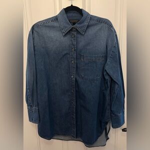 Women’s Banana Republic Blue Denim Shirt